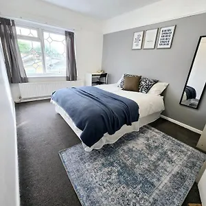 Beautiful In Prime Location! London